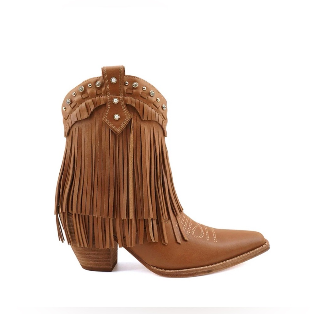 ZIGI Finlandia Fringe Tan Leather Boots NWOT- size 9